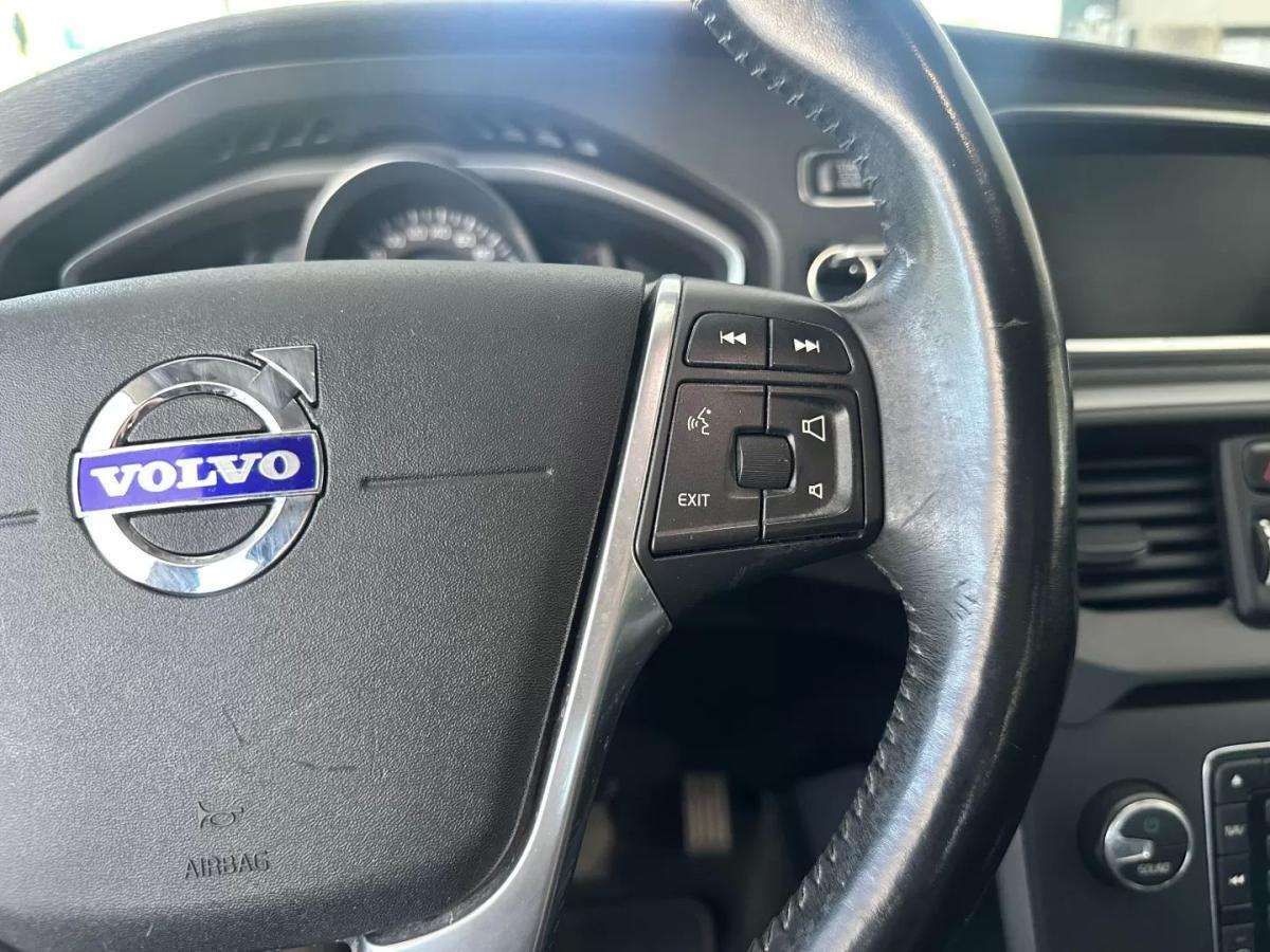 volvo-v40-2014-diesel-1560cc