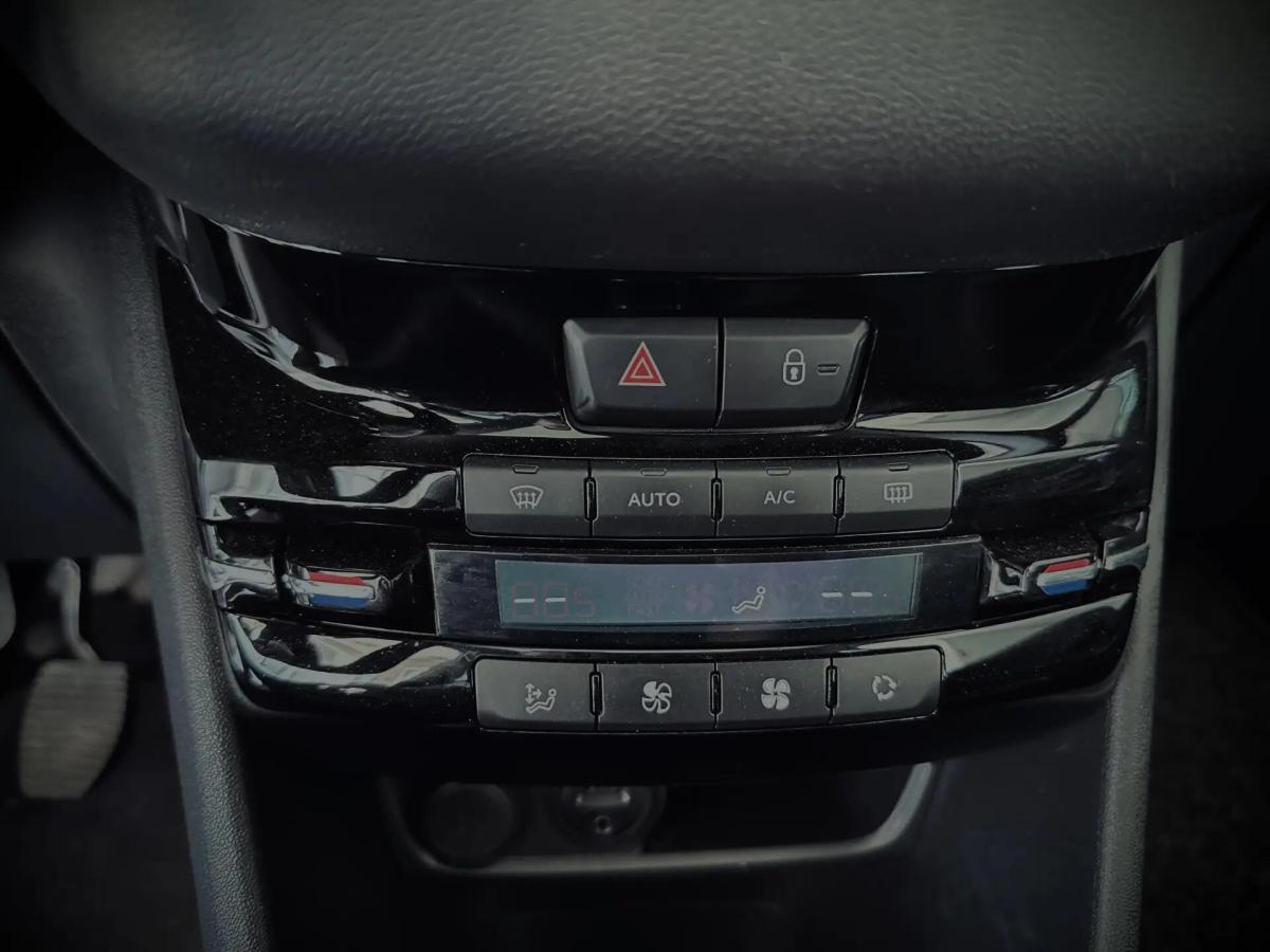 peugeot-208-2014-gasolina-1598cc