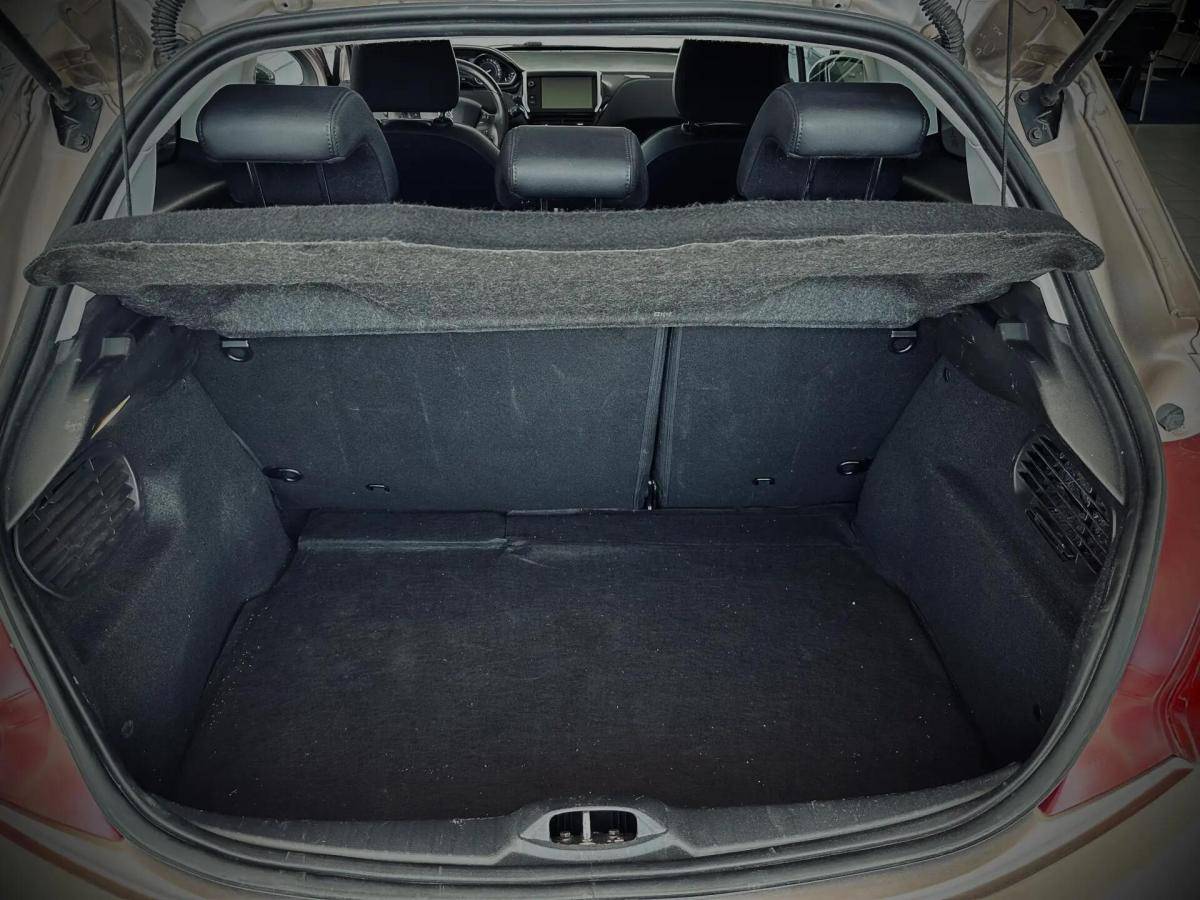 peugeot-208-2014-gasolina-1598cc