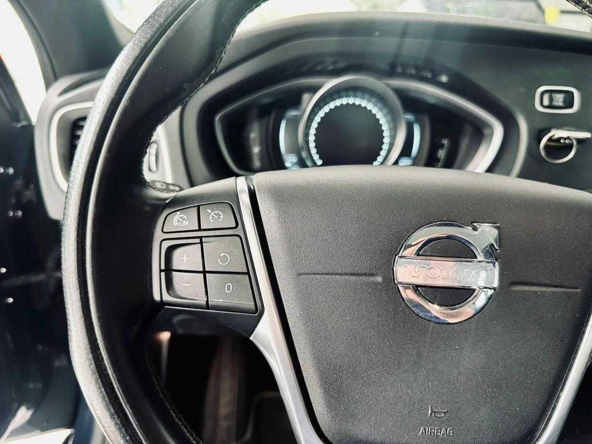 volvo-v40-2013-diesel-1560cc