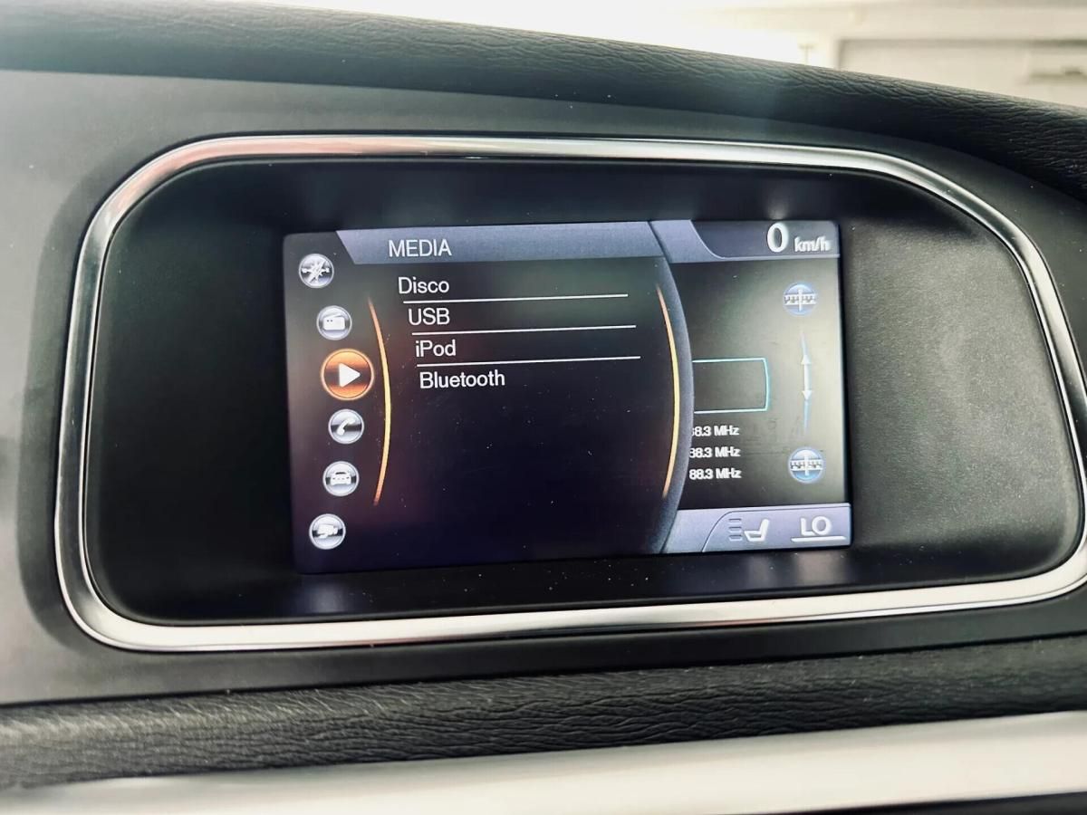 volvo-v40-2013-diesel-1560cc