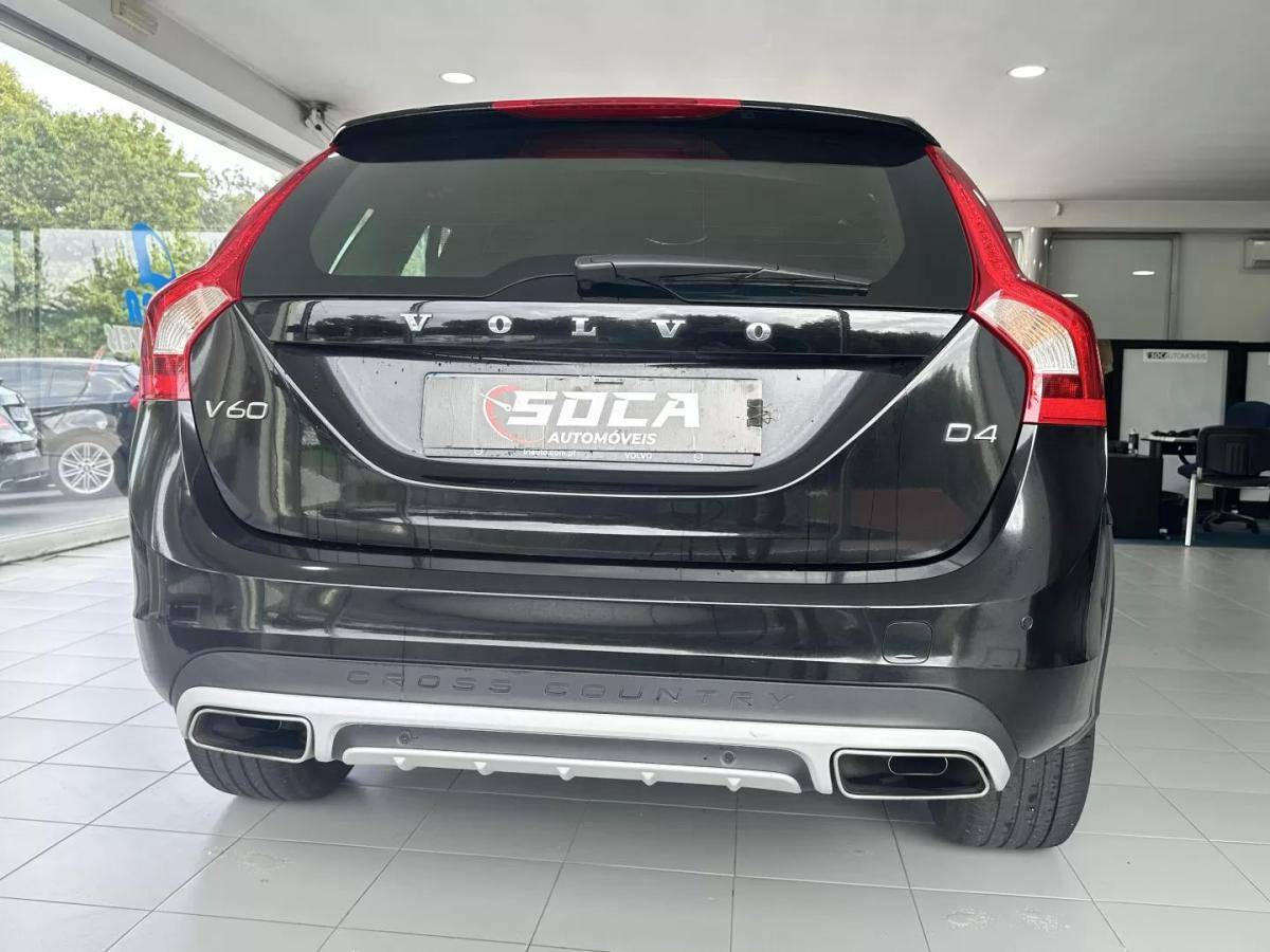 volvo-v60-cross-country-2016-diesel-1969cc