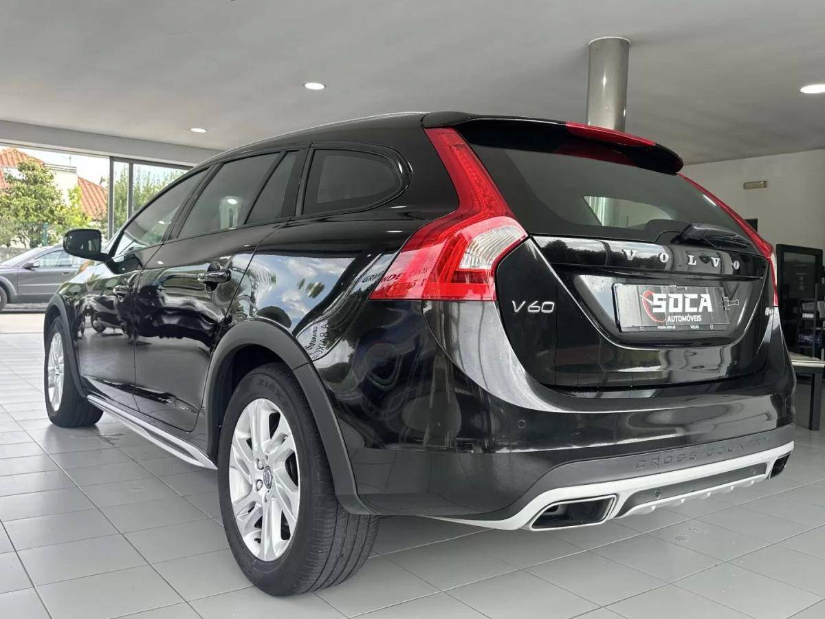 volvo-v60-cross-country-2016-diesel-1969cc