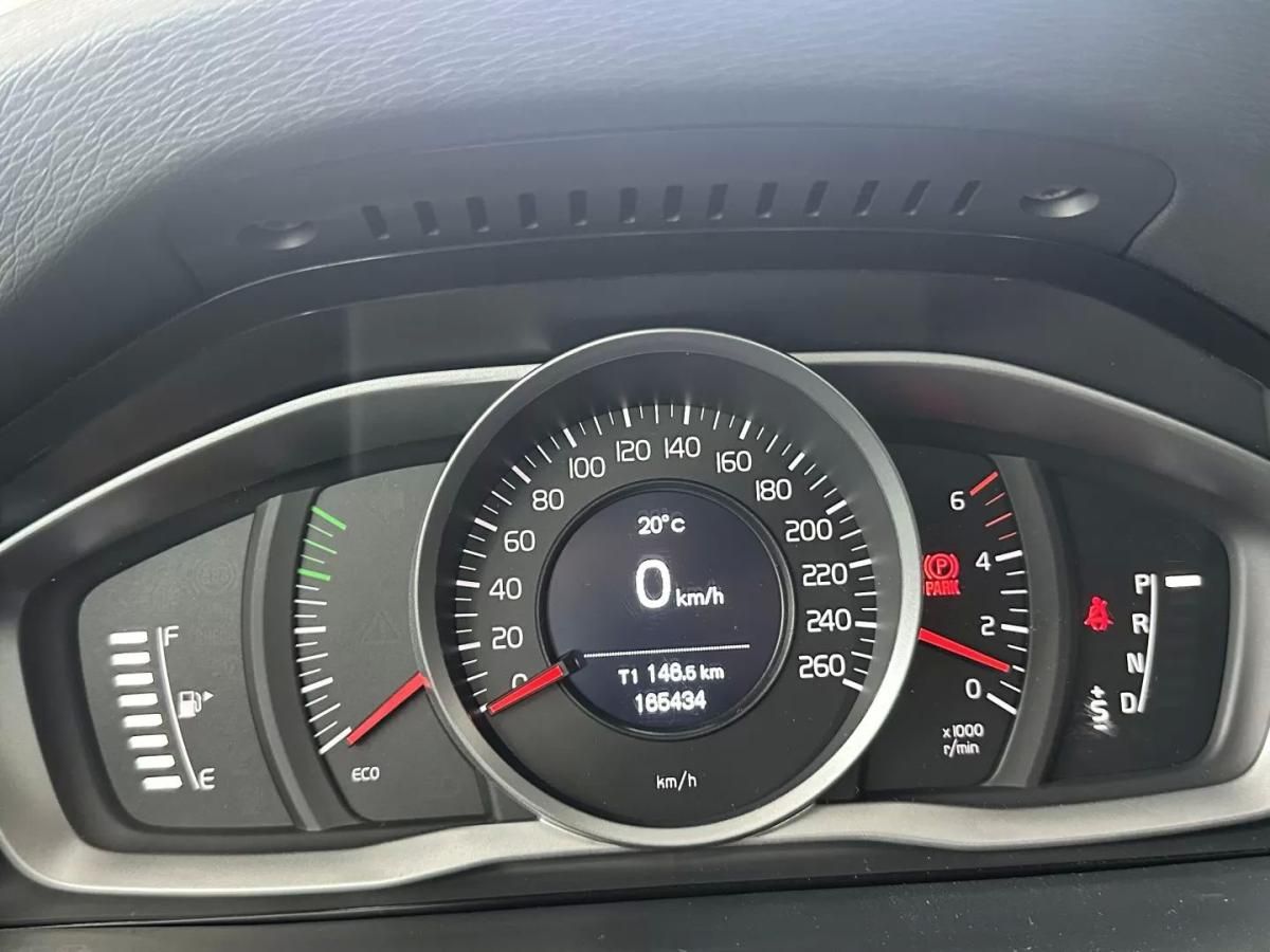 volvo-v60-cross-country-2016-diesel-1969cc