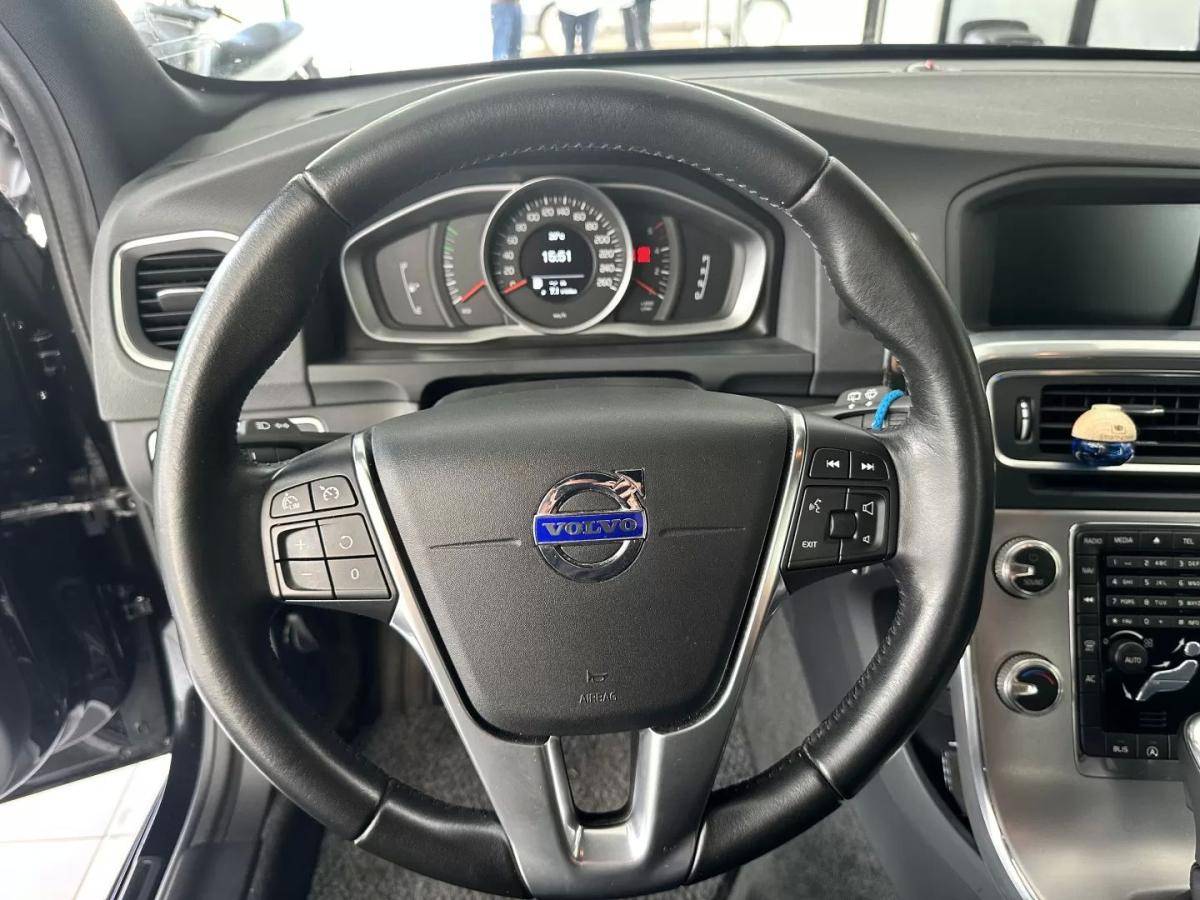 volvo-v60-cross-country-2016-diesel-1969cc