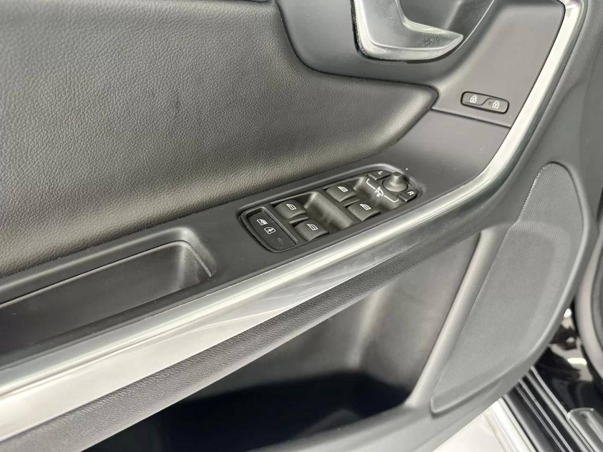 volvo-v60-cross-country-2016-diesel-1969cc