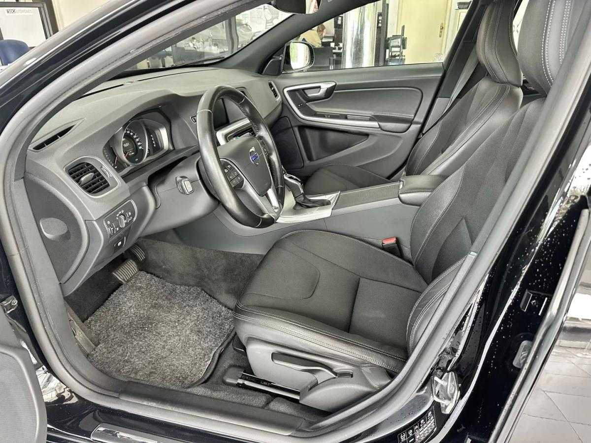 volvo-v60-cross-country-2016-diesel-1969cc