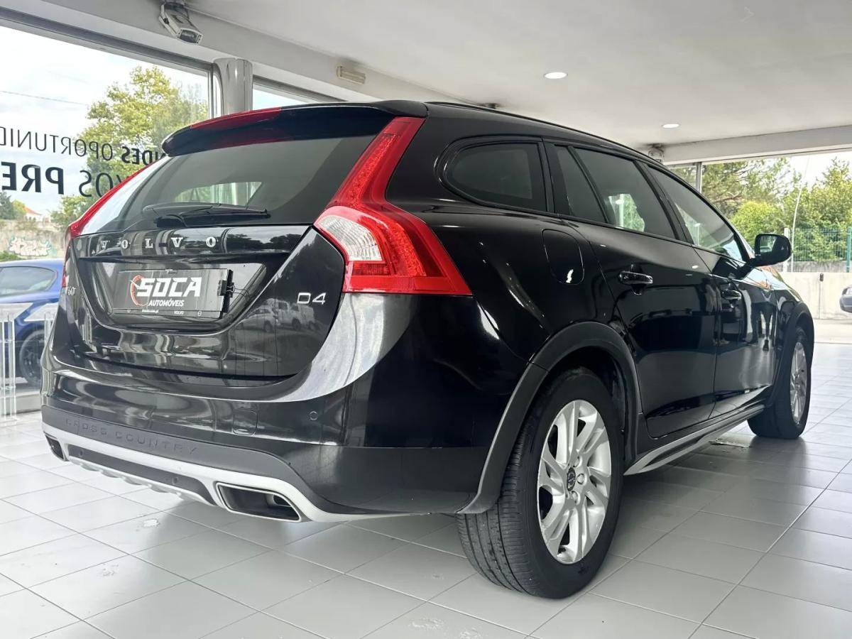 volvo-v60-cross-country-2016-diesel-1969cc