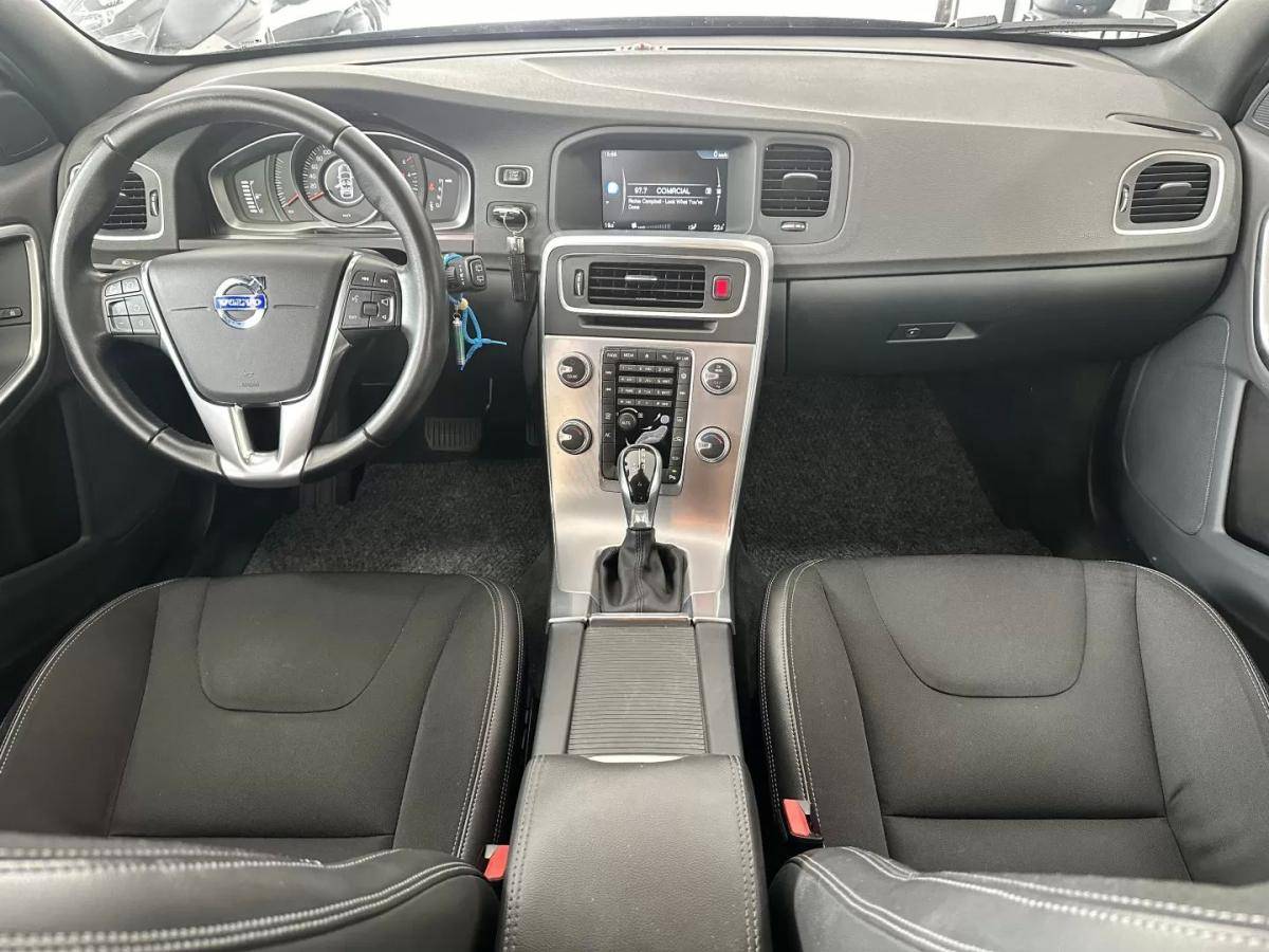 volvo-v60-cross-country-2016-diesel-1969cc