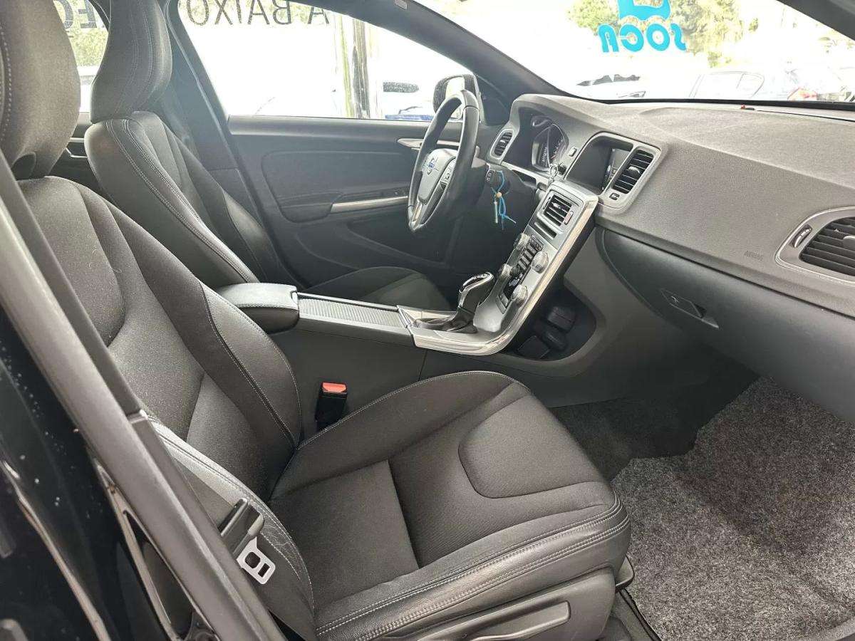volvo-v60-cross-country-2016-diesel-1969cc