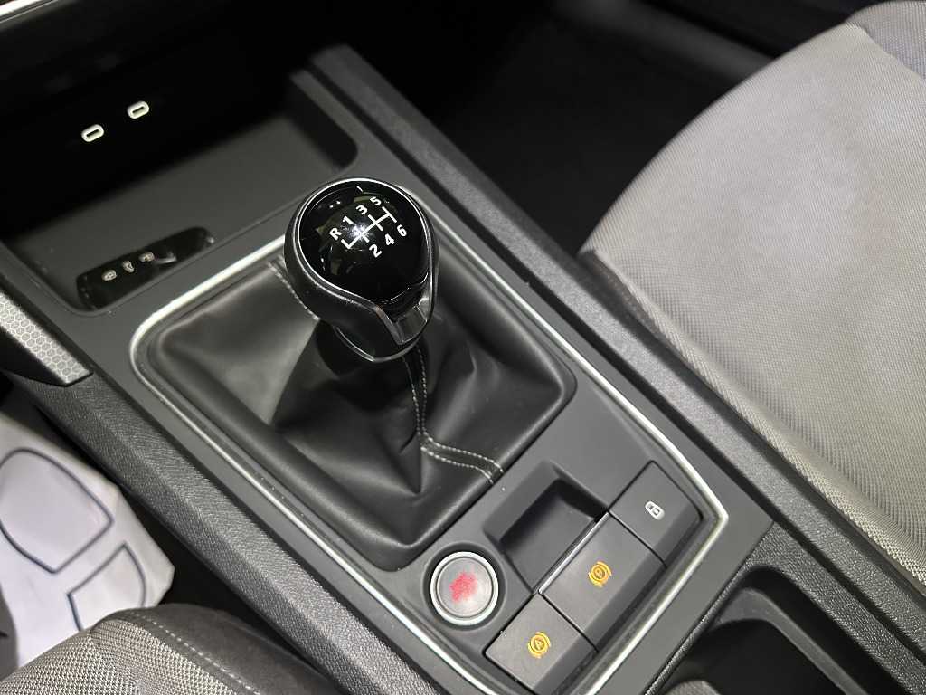 seat-leon-st-2024-gasolina-999cc