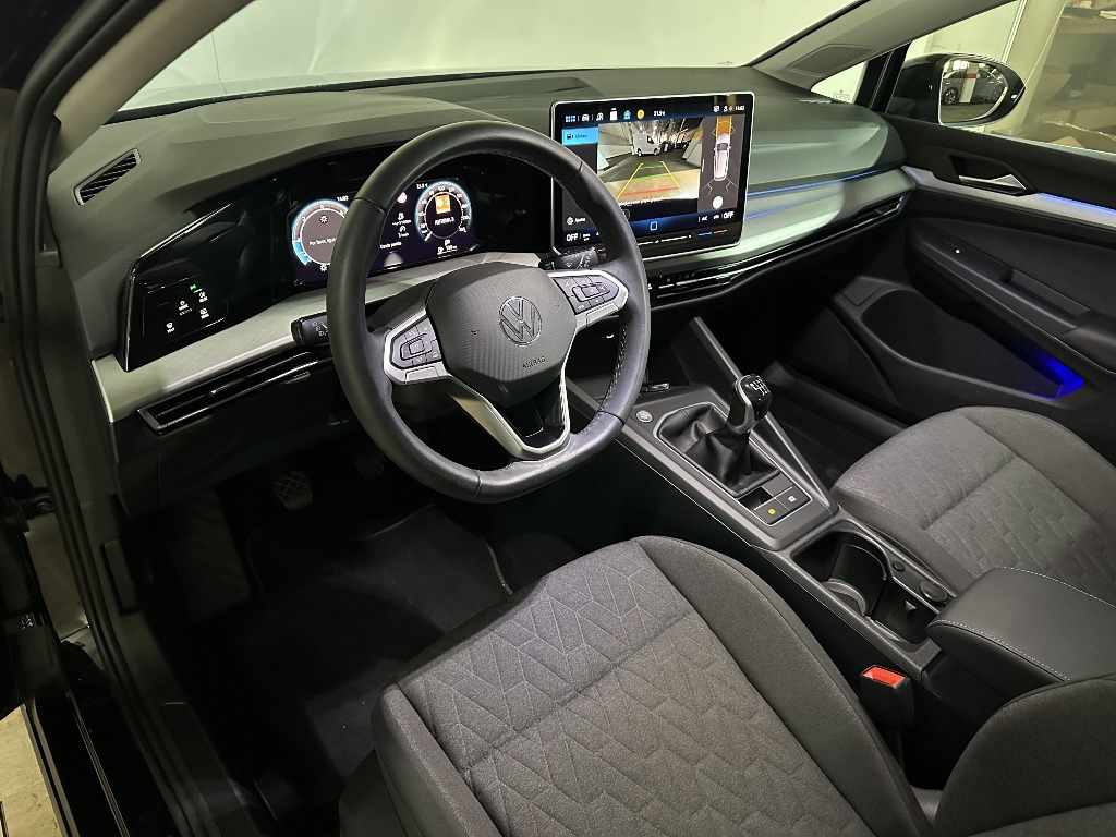 volkswagen-golf-variant-2024-diesel-1968cc
