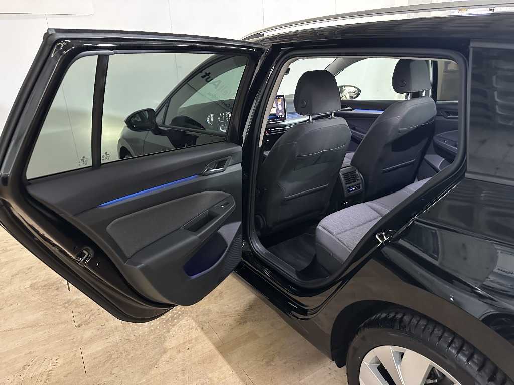 volkswagen-golf-variant-2024-diesel-1968cc