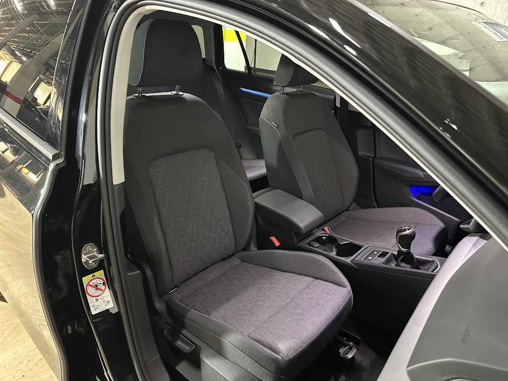 volkswagen-golf-variant-2024-diesel-1968cc