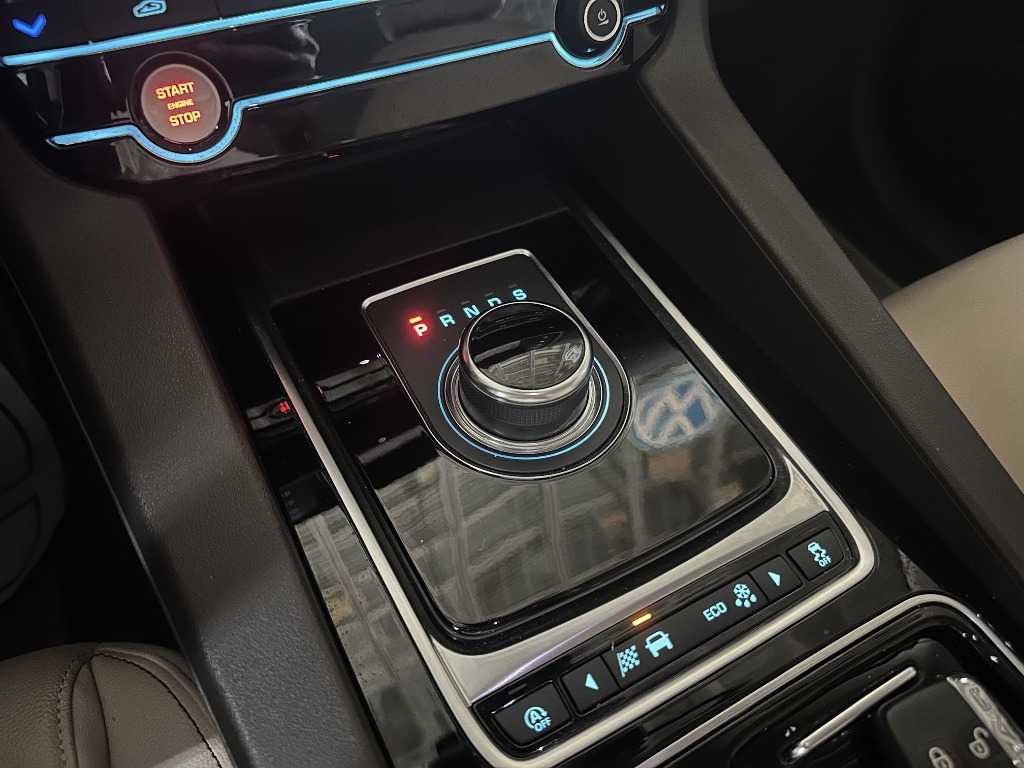 jaguar-f-pace-2018-diesel-1999cc