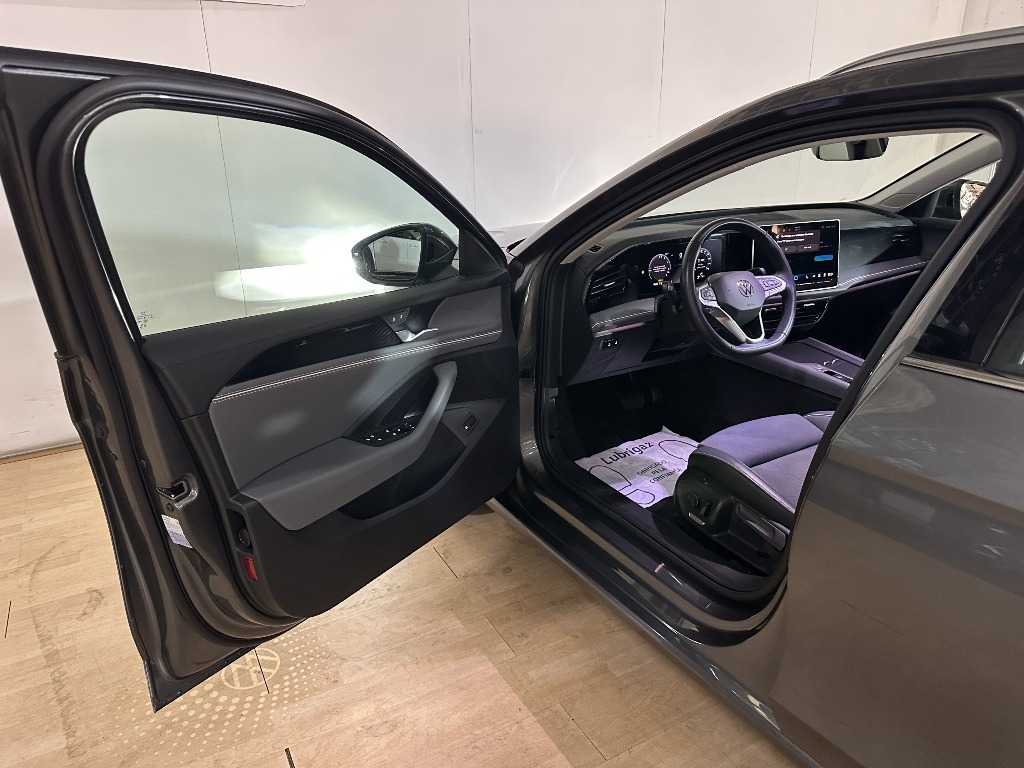 volkswagen-passat-variant-2025-hibrido-1498cc