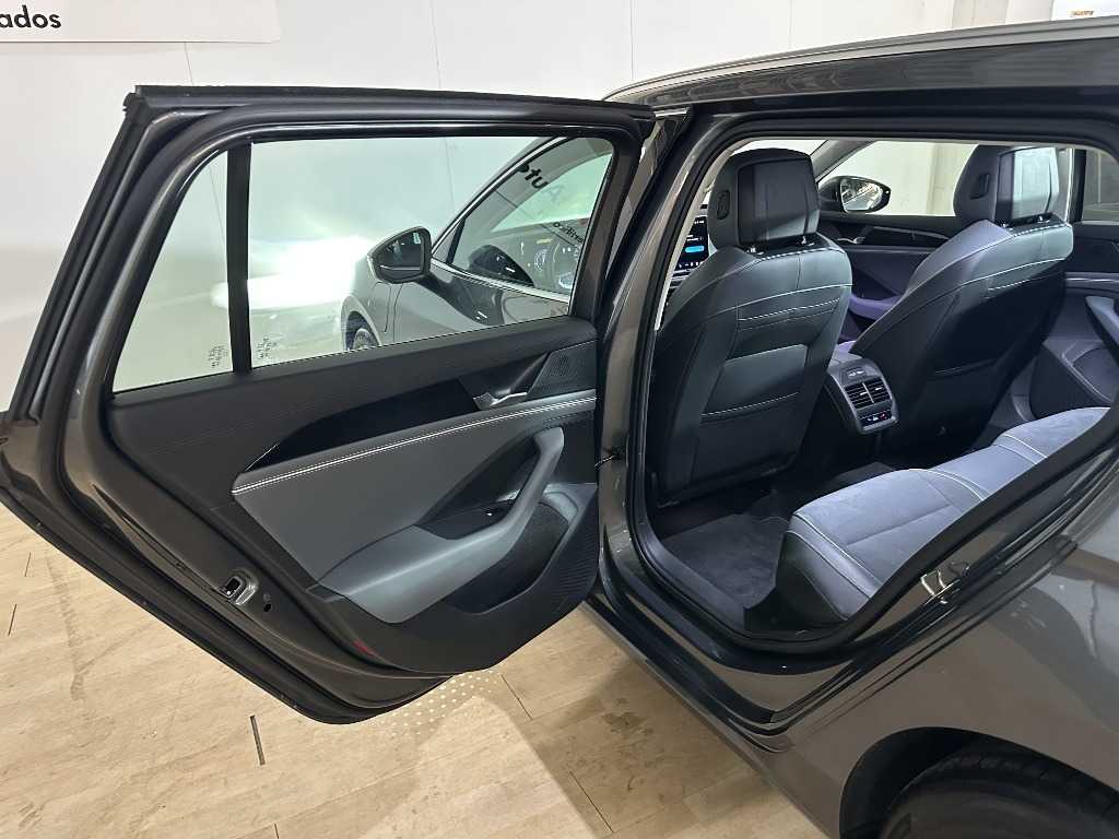 volkswagen-passat-variant-2025-hibrido-1498cc