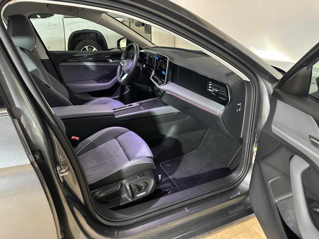 volkswagen-passat-variant-2025-hibrido-1498cc