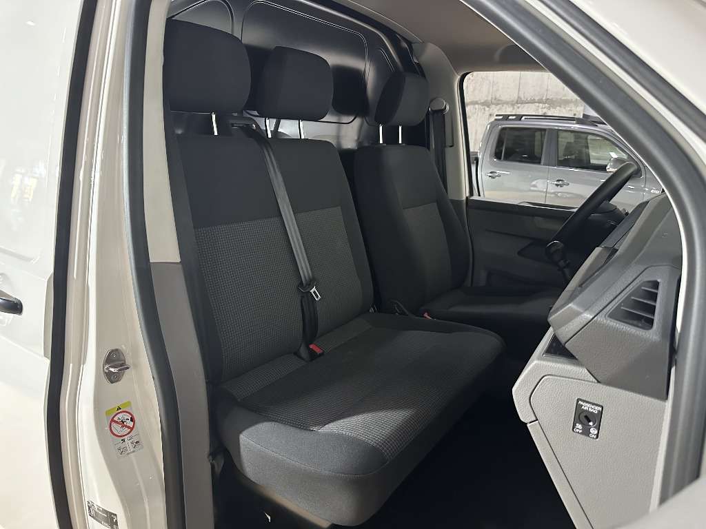 volkswagen-transporter-2023-diesel-1968cc