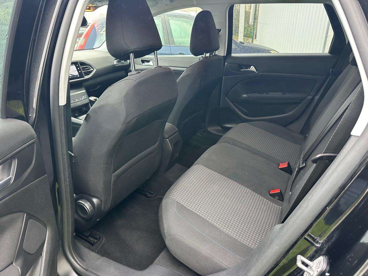 peugeot-308-sw-2021-diesel-1499cc