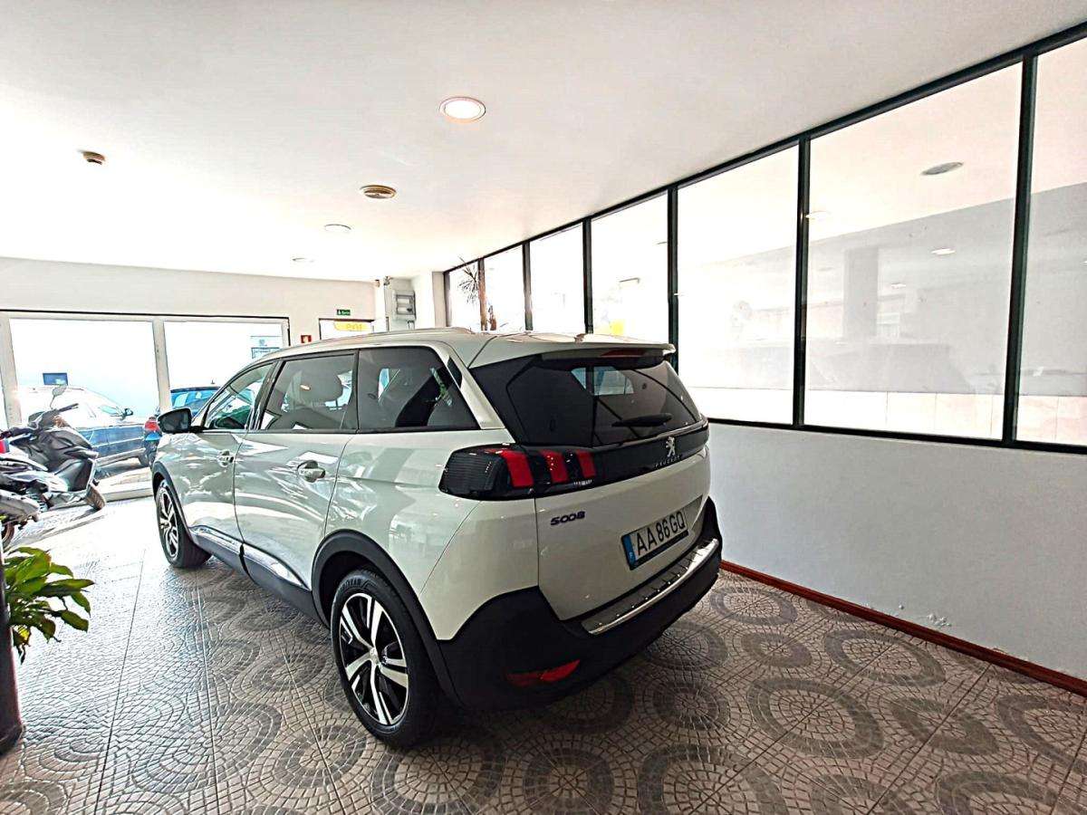 peugeot-5008-2020-diesel-1499cc