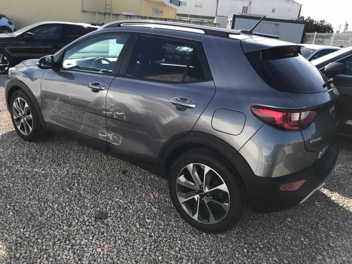 kia-stonic-2024-gasolina-998cc