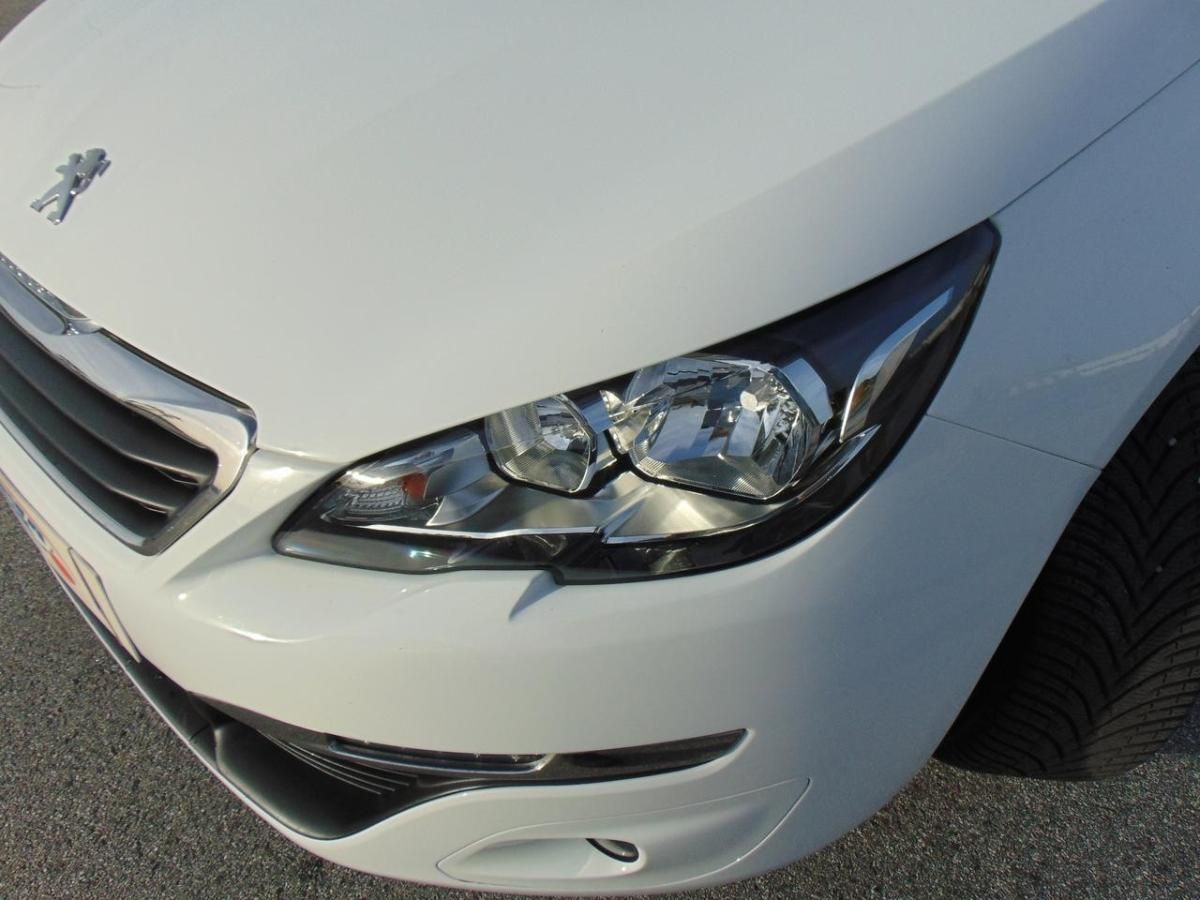 peugeot-308-sw-2023-gasolina-1199cc