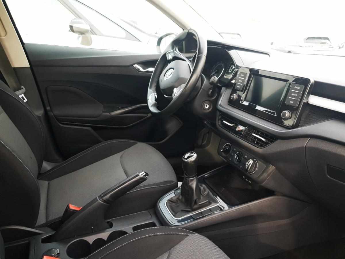 skoda-fabia-2023-gasolina-999cc