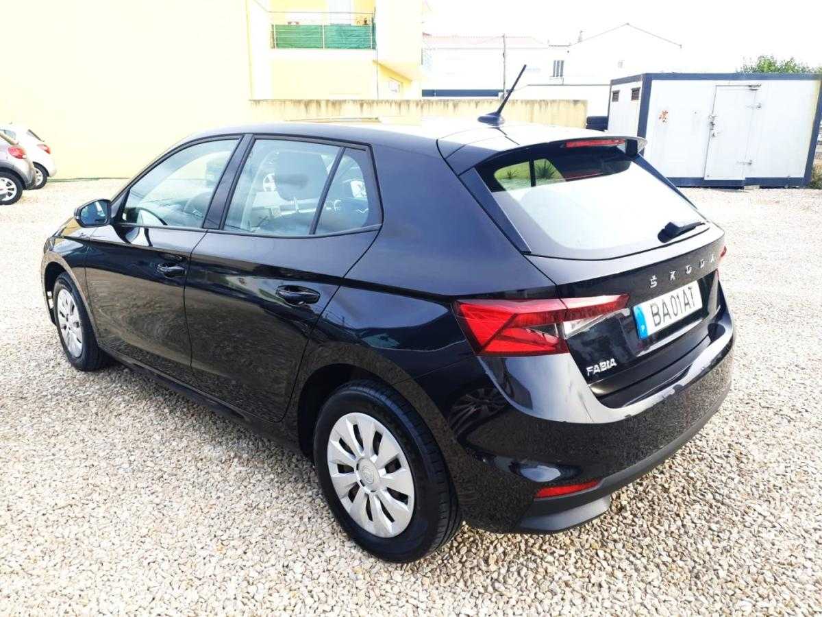 skoda-fabia-2023-gasolina-999cc