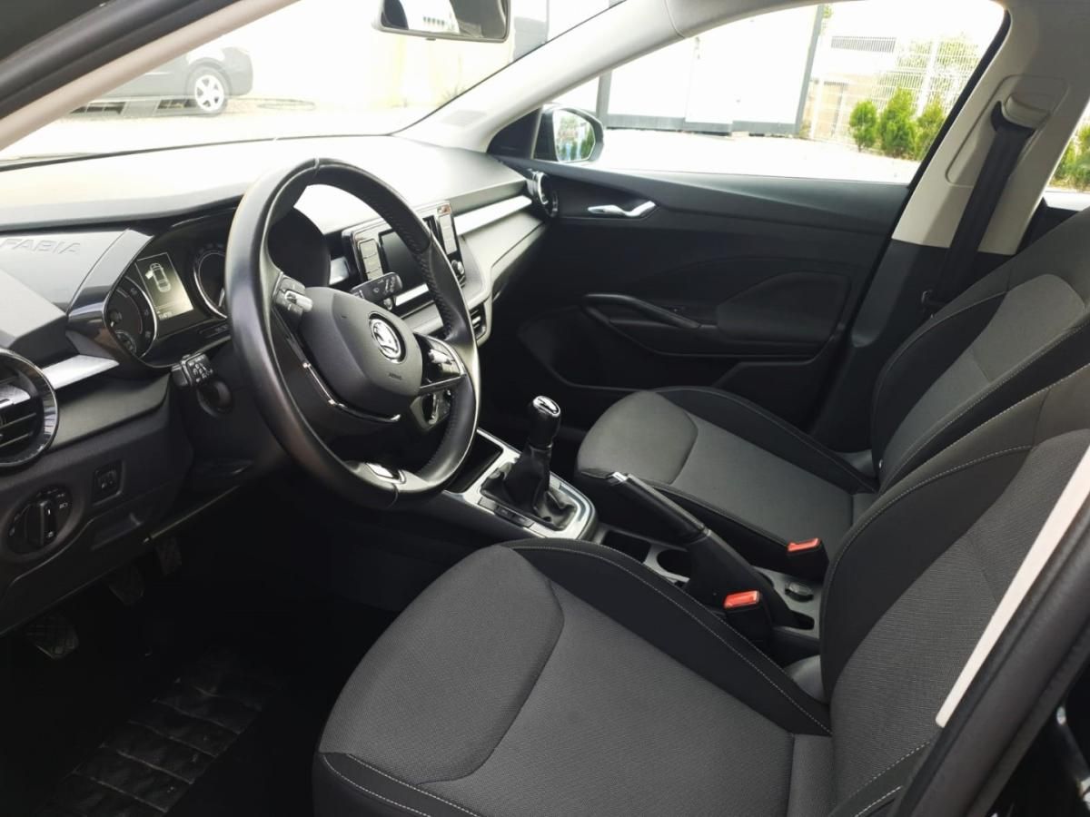 skoda-fabia-2023-gasolina-999cc