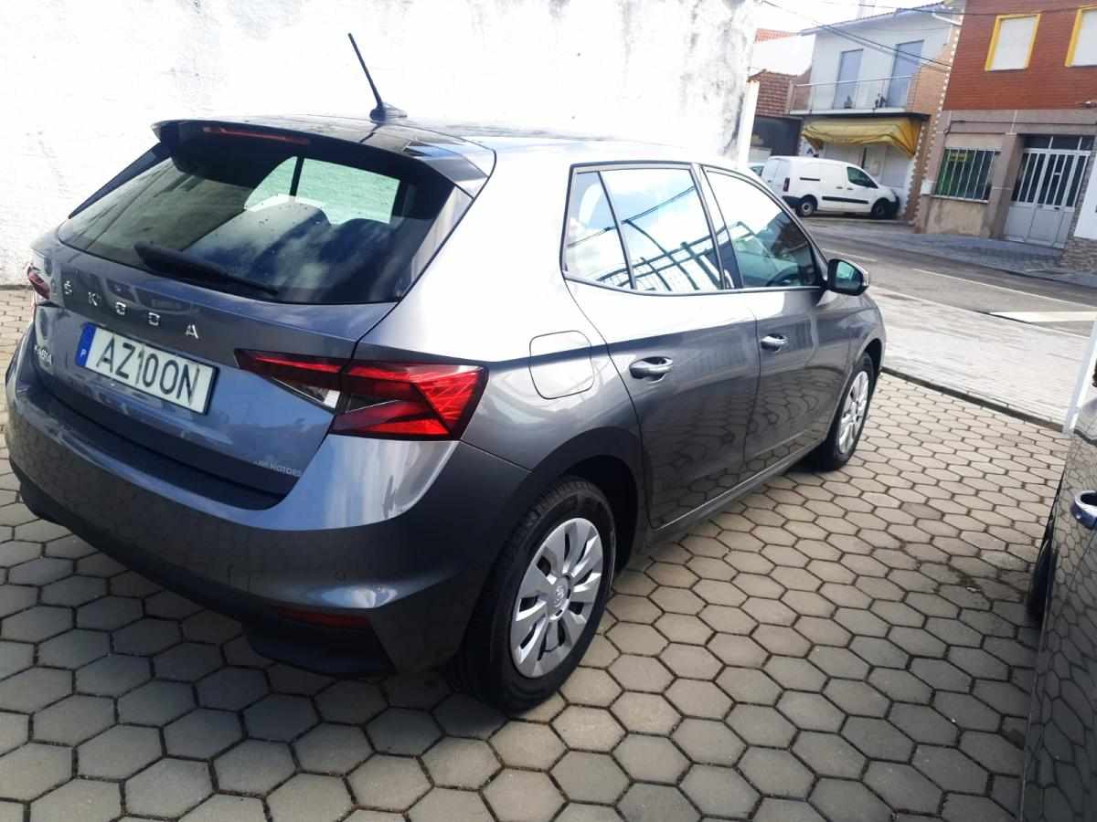 skoda-fabia-2023-gasolina-999cc
