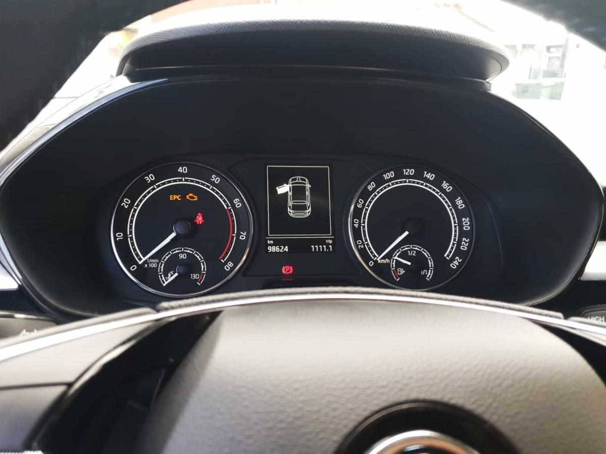 skoda-fabia-2023-gasolina-999cc