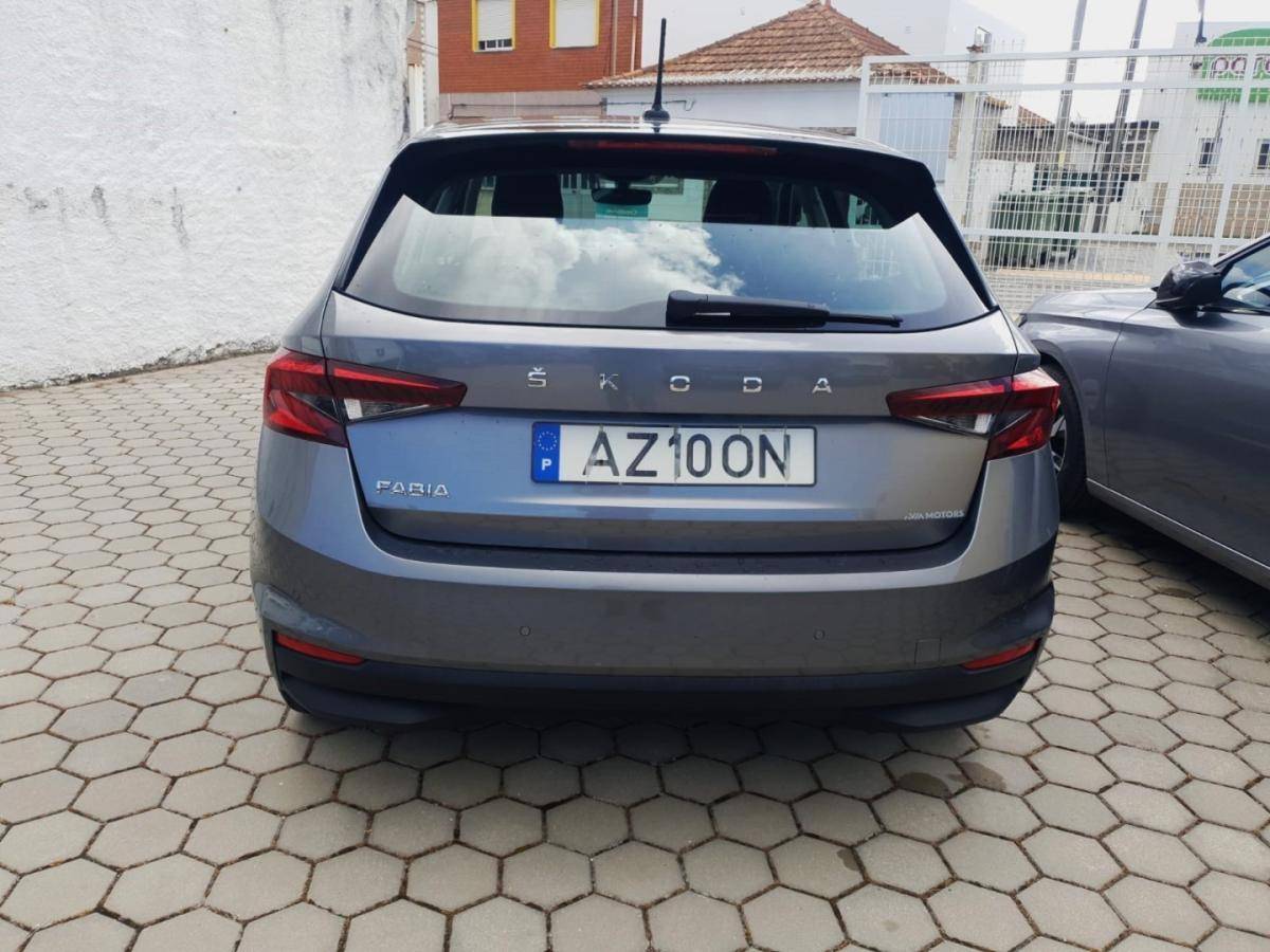 skoda-fabia-2023-gasolina-999cc