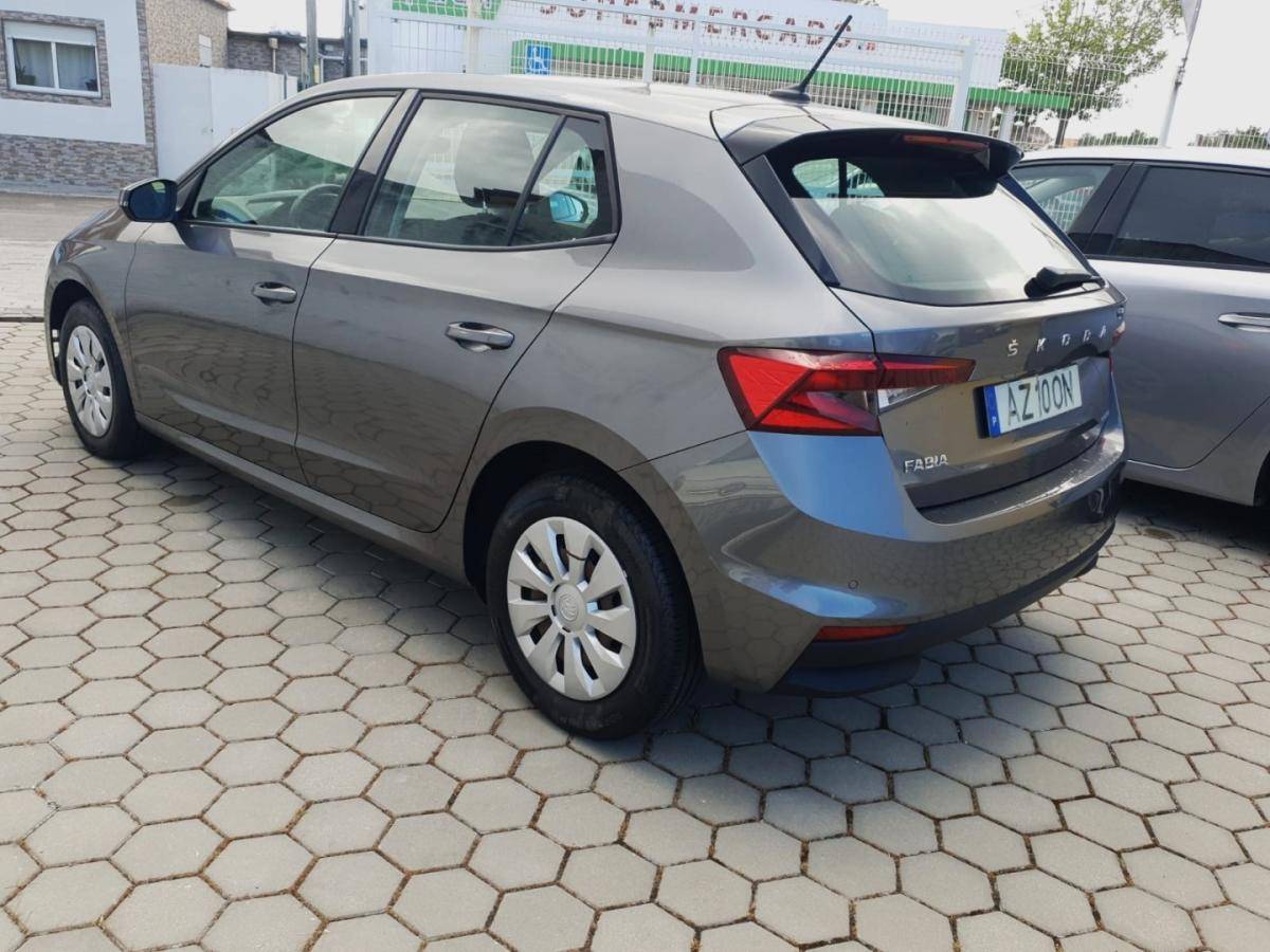 skoda-fabia-2023-gasolina-999cc