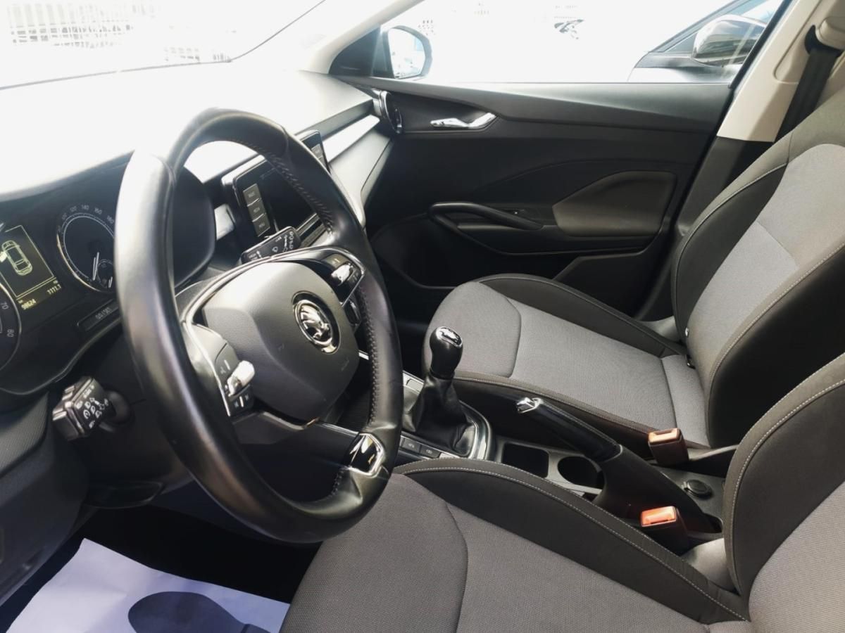 skoda-fabia-2023-gasolina-999cc