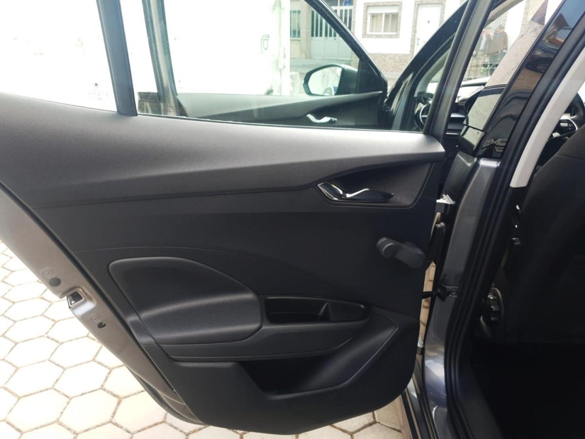 skoda-fabia-2023-gasolina-999cc
