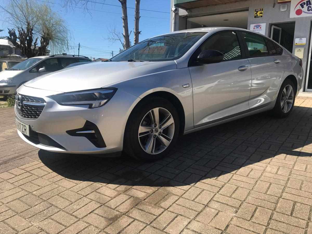 opel-insignia-1-5-122cv-2021-diesel-1496cc