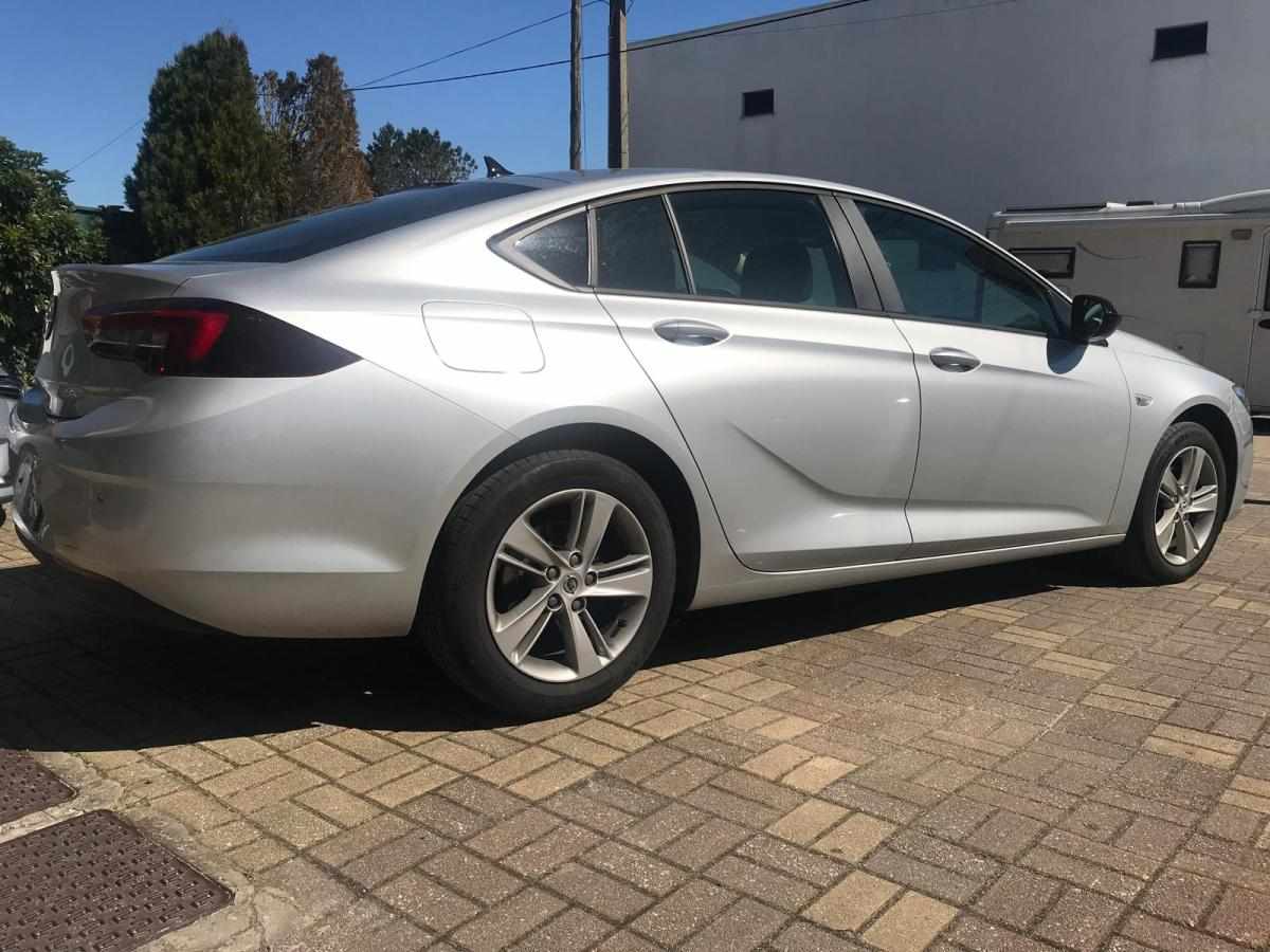 opel-insignia-1-5-122cv-2021-diesel-1496cc