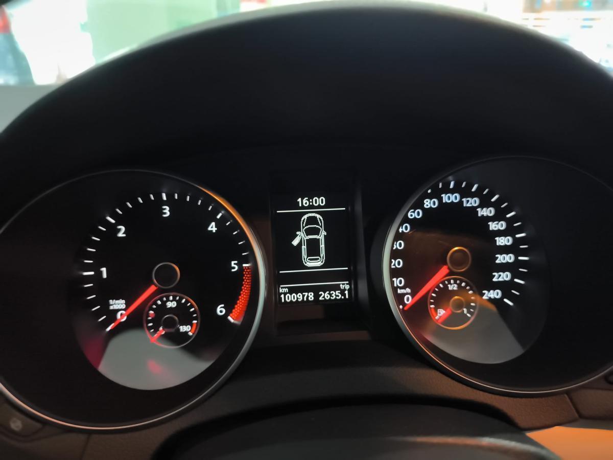 volkswagen-golf-cabriolet-2012-diesel-1598cc