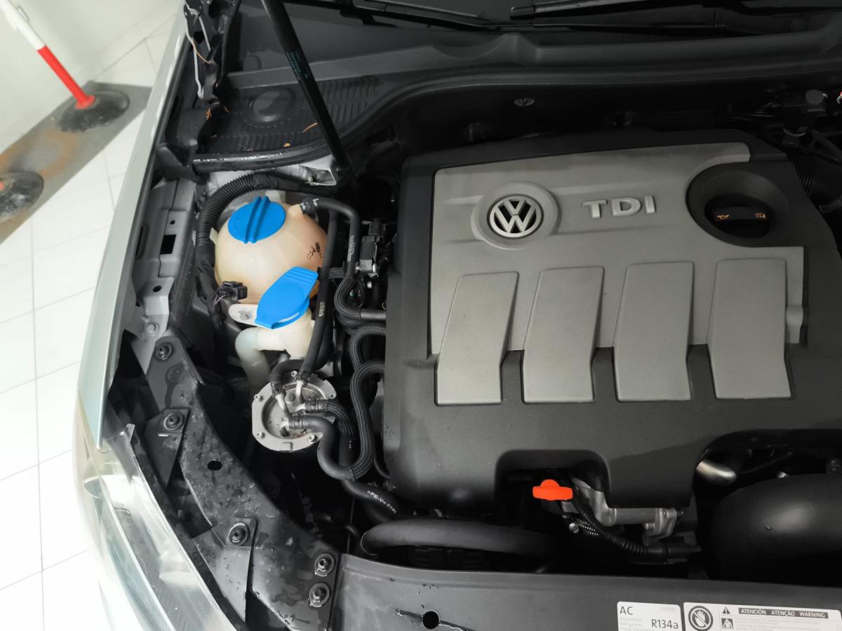 volkswagen-golf-cabriolet-2012-diesel-1598cc