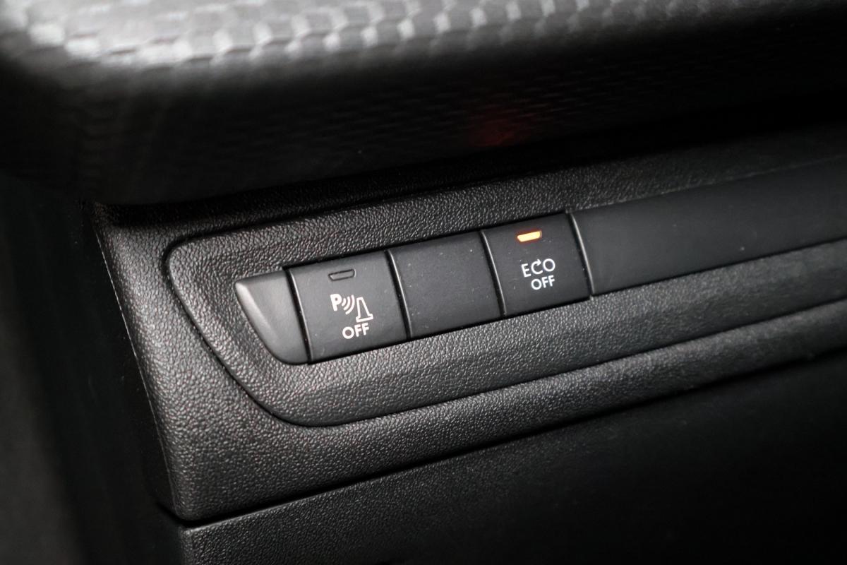 peugeot-208-2018-gasolina-1199cc