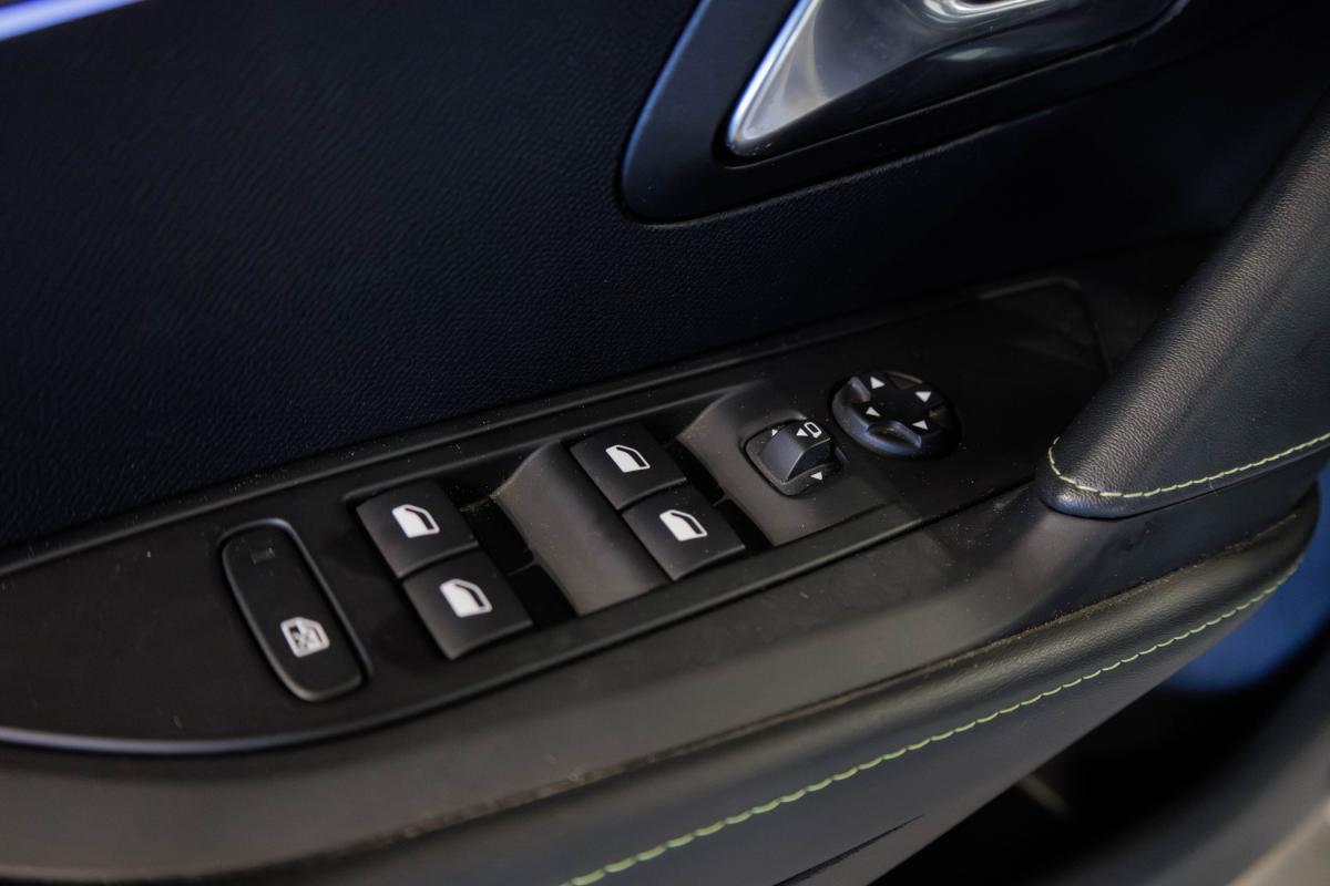peugeot-208-2022-gasolina-1199cc