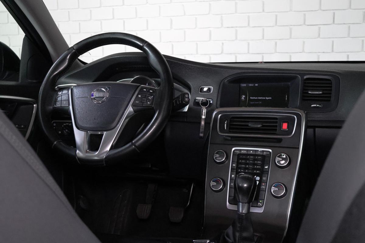 volvo-v60-2013-diesel-1560cc