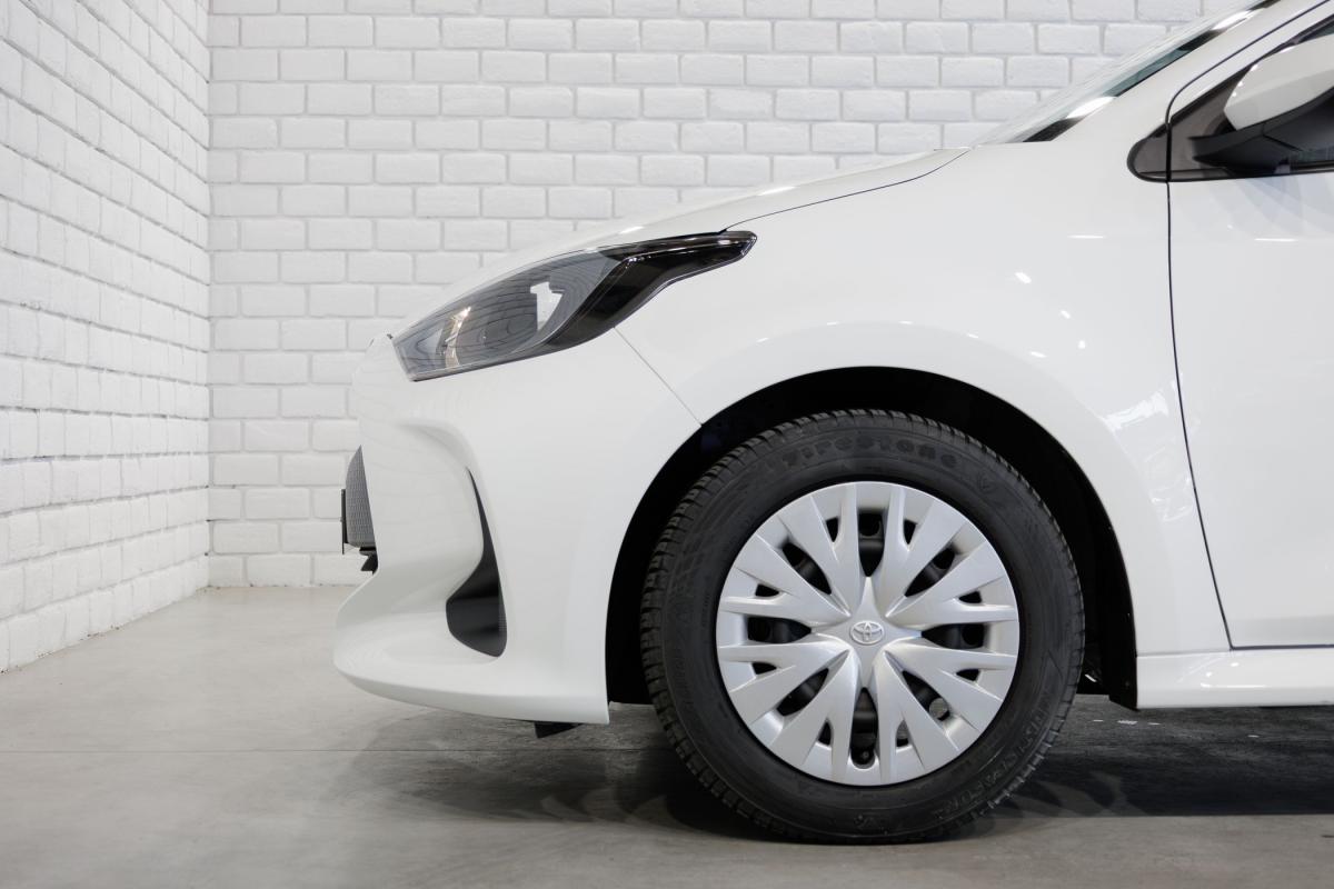 toyota-yaris-2022-hibrido-a-gasolina-1490cc