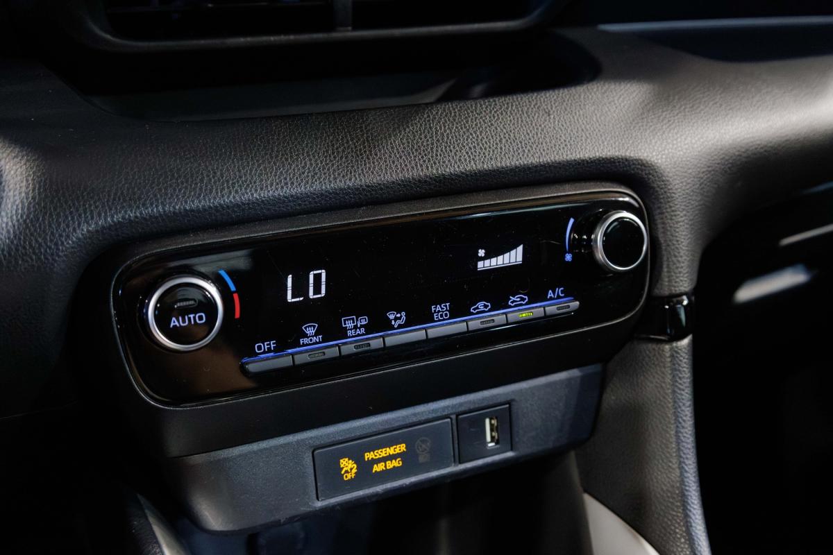 toyota-yaris-2022-hibrido-a-gasolina-1490cc