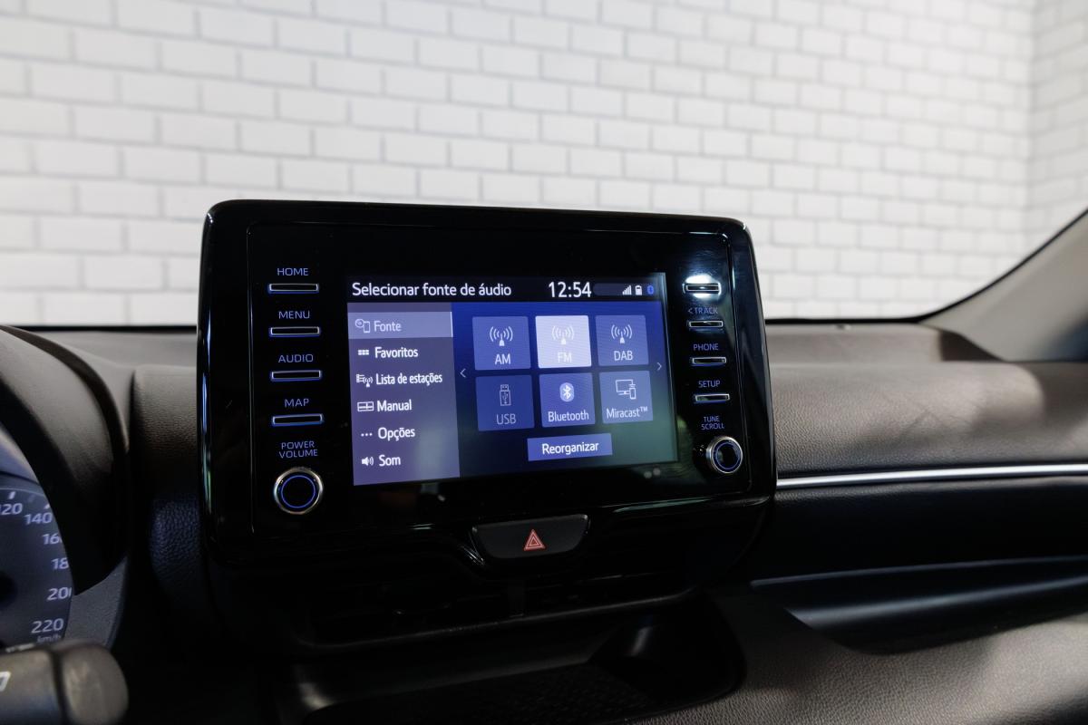 toyota-yaris-2022-hibrido-a-gasolina-1490cc