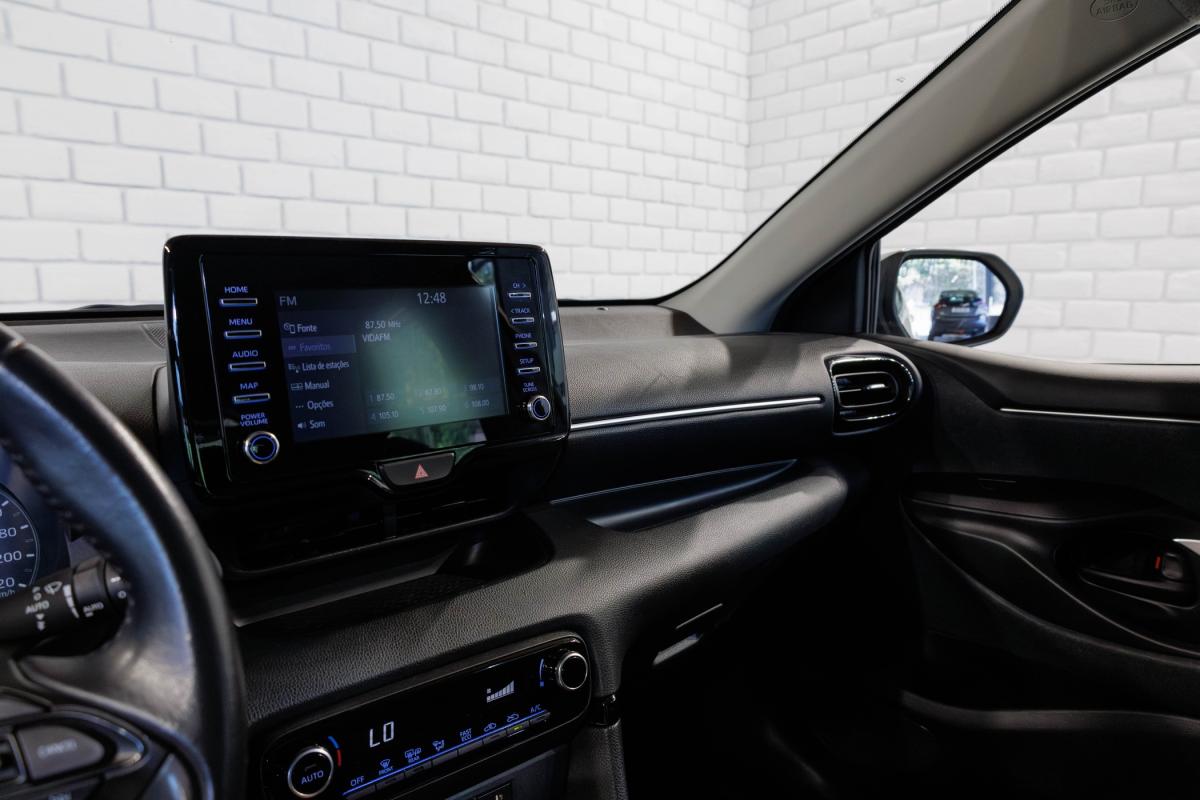 toyota-yaris-2022-hibrido-a-gasolina-1490cc