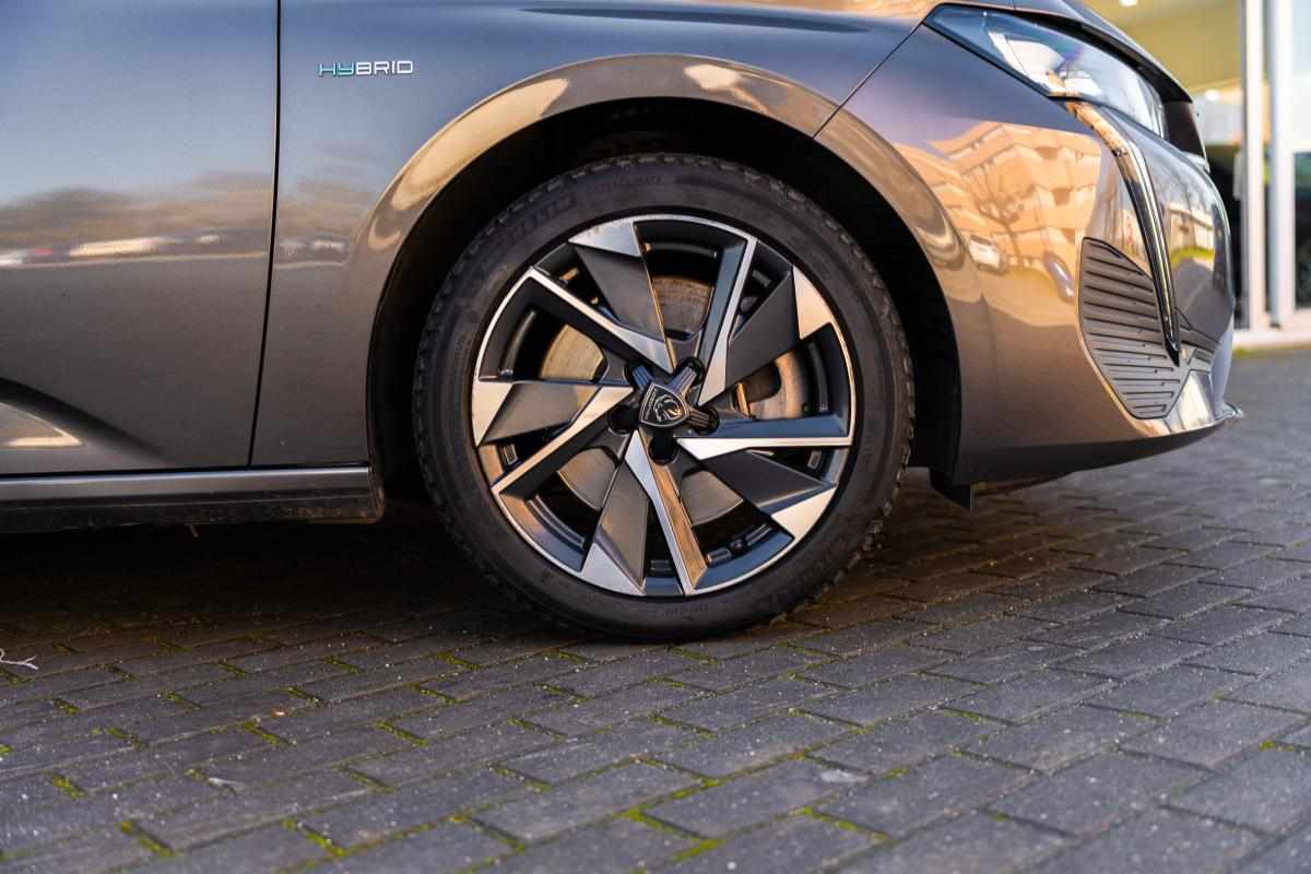 peugeot-308-1-6-hybrid-2023-gasolina-1598cc