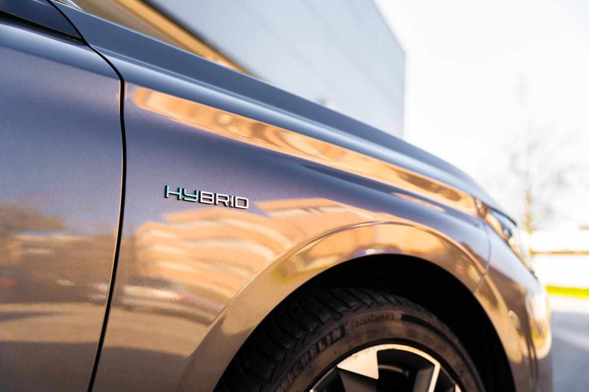peugeot-308-1-6-hybrid-2023-gasolina-1598cc