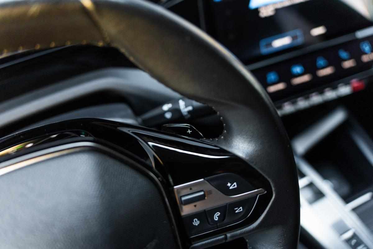 peugeot-308-1-6-hybrid-2023-gasolina-1598cc